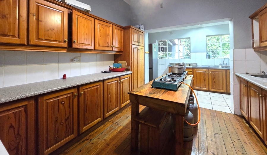 To Let 5 Bedroom Property for Rent in Lemoenkloof Western Cape